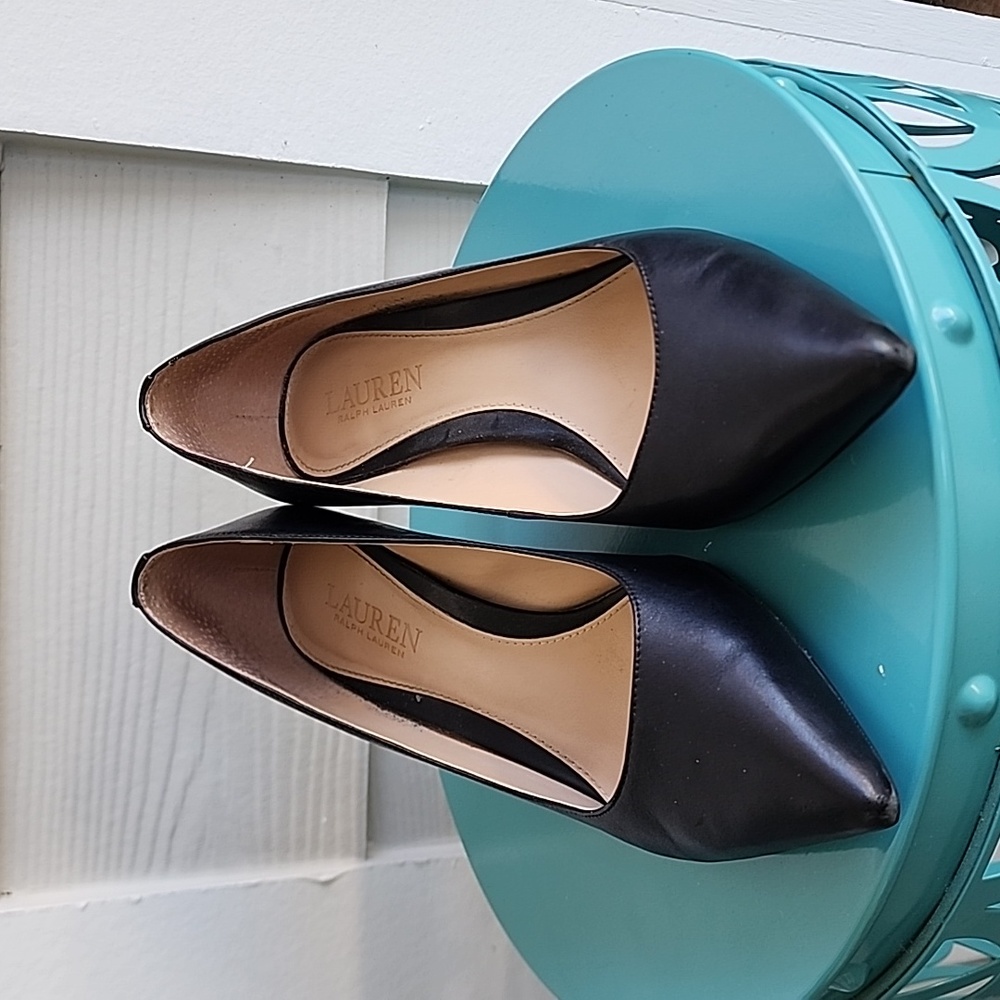 Leather pumps point toe size 7.5
